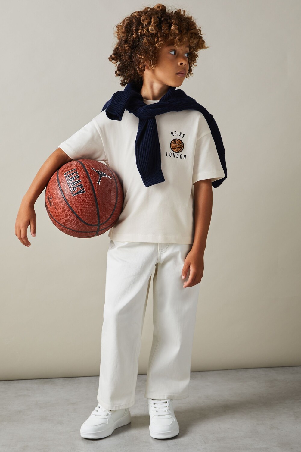 

Футболка Kirby oversize из хлопка с баскетбольным мотивом Reiss, белый