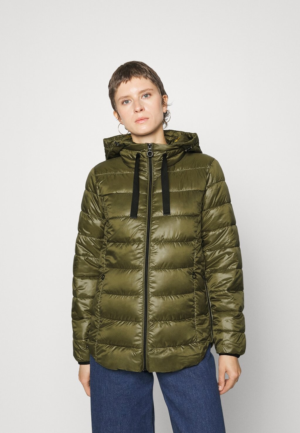 

Зимняя куртка Esprit