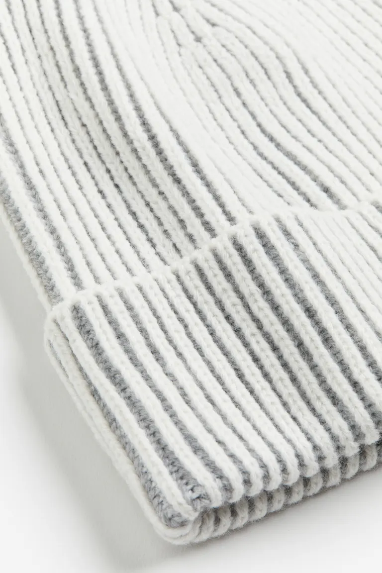 Шапка вязанной вязки в рубчик H&M, серый цена и фото