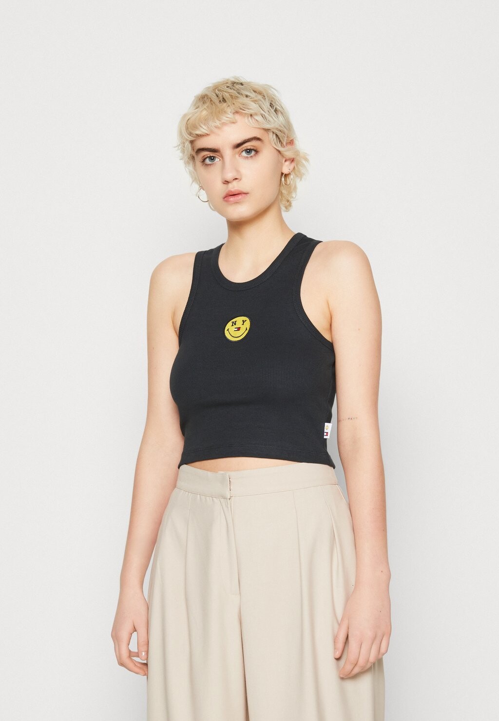 

Топ Tommy Jeans