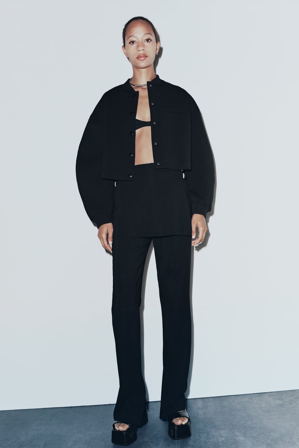 

Куртка-бомбер с эффектом ткани скуба ZARA, черный