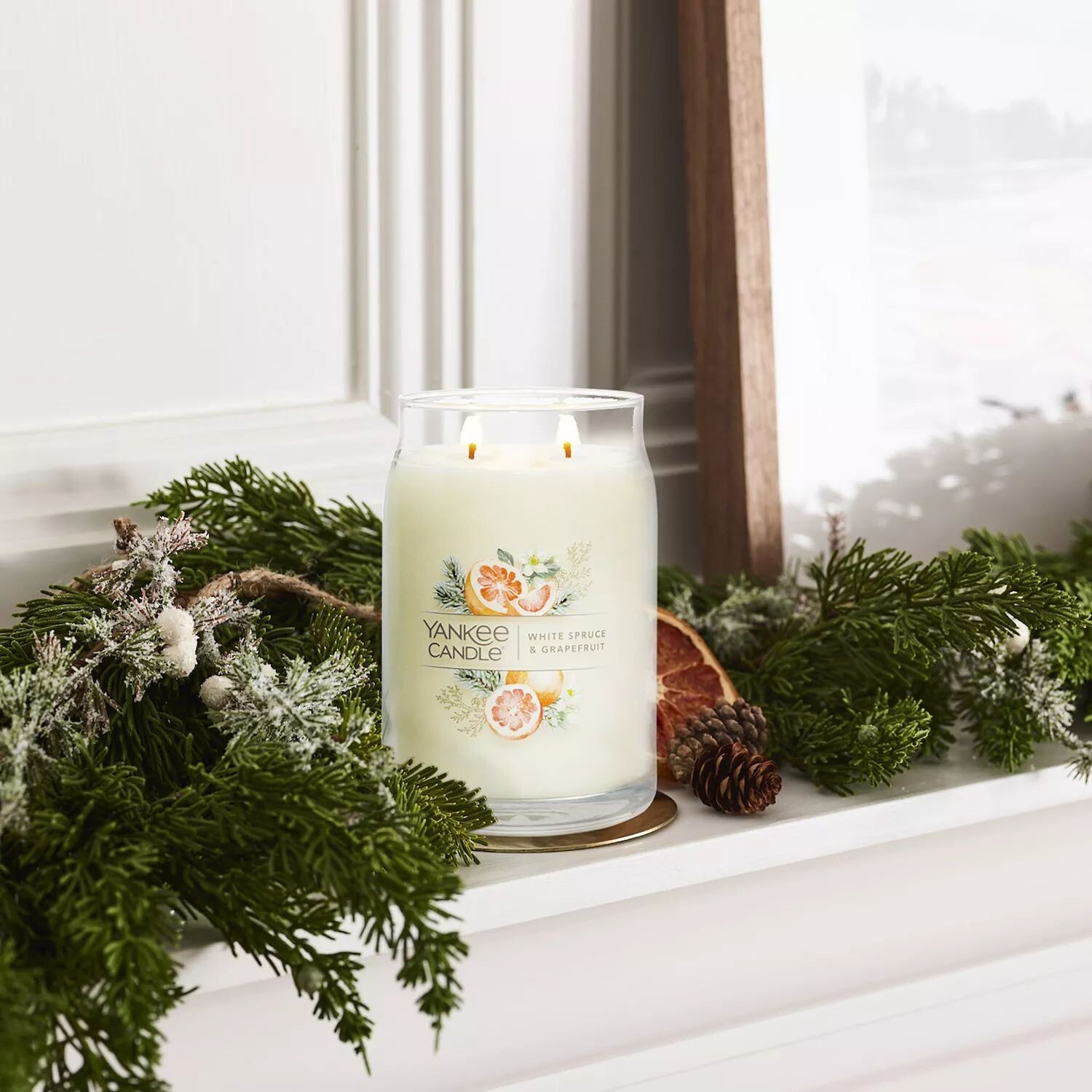 

Yankee Candle Белая ель и грейпфрут Signature, 20 унций. Свеча Баночка