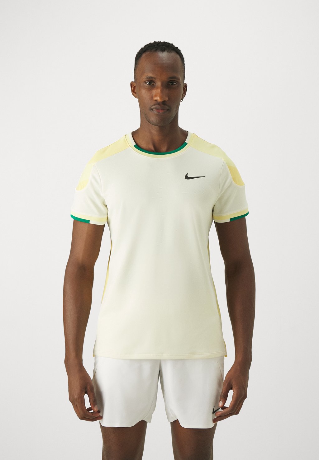 Спортивная футболка Slam Nike, цвет coconut milk/soft yellow/black