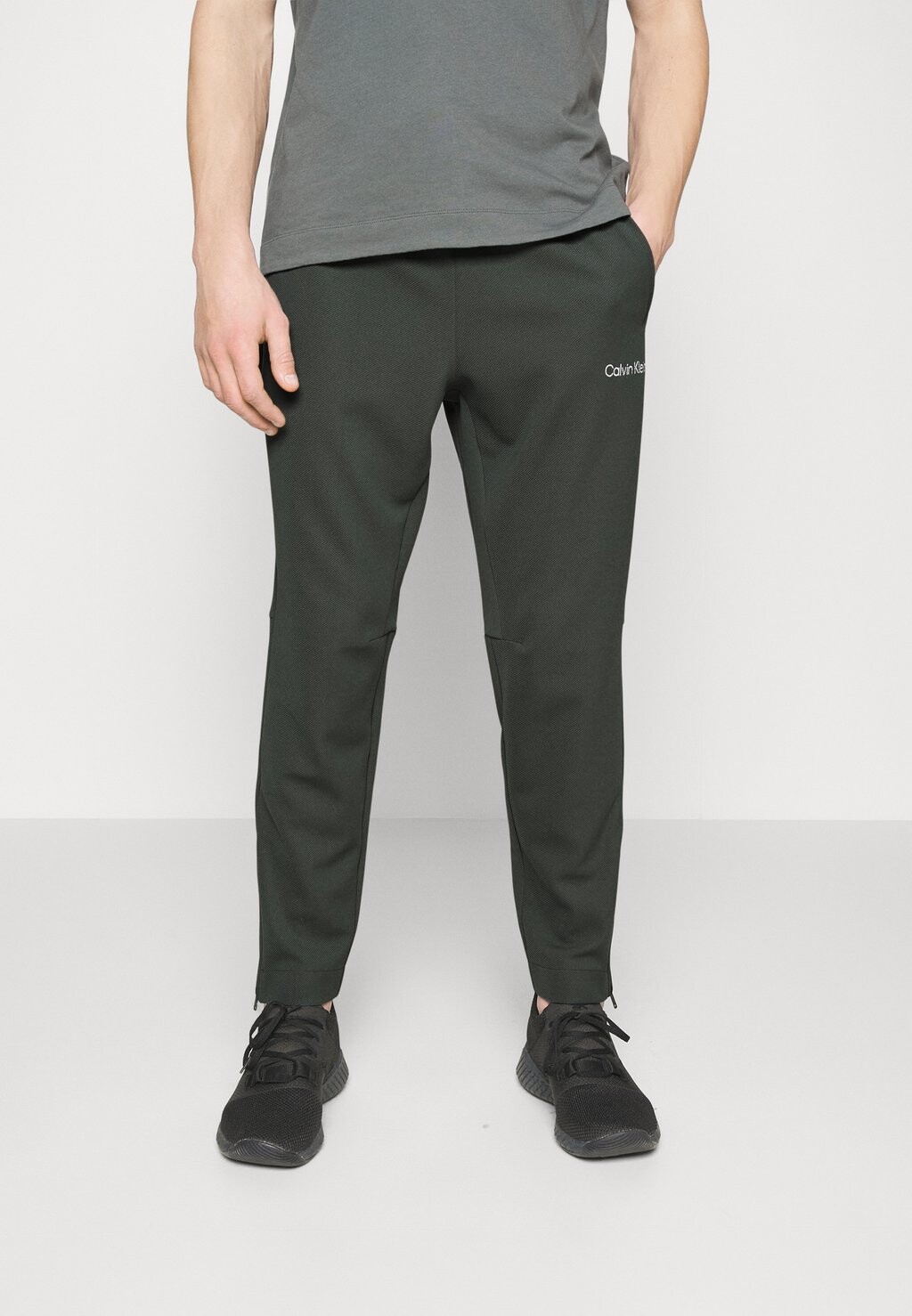 

Спортивные брюки Calvin Klein Performance