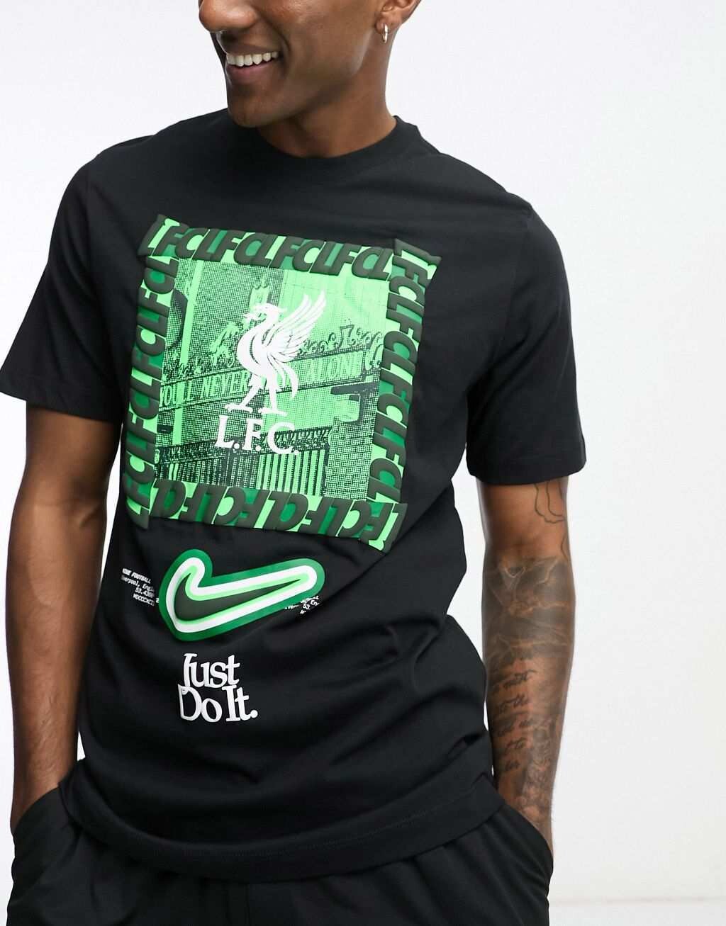 

Черная футболка Nike Football Liverpool FC New DNA