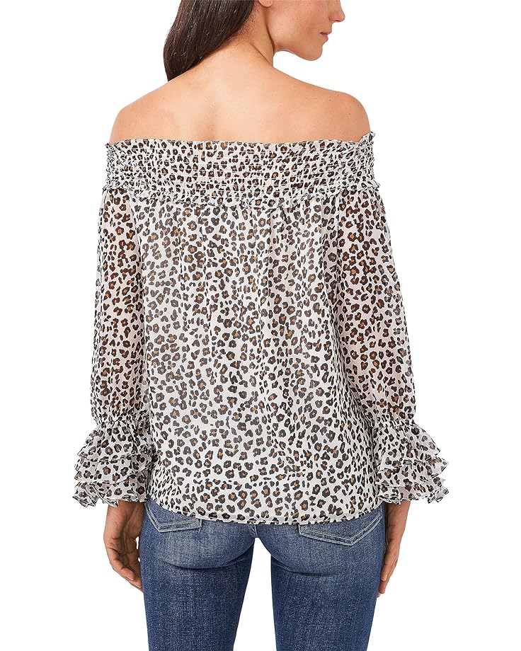 блуза cece puff sleeve square neck blouse цвет soft ecru Блуза CeCe Off-the-Shoulder Leopard Cluster Smocked Blouse, цвет Soft Ecru