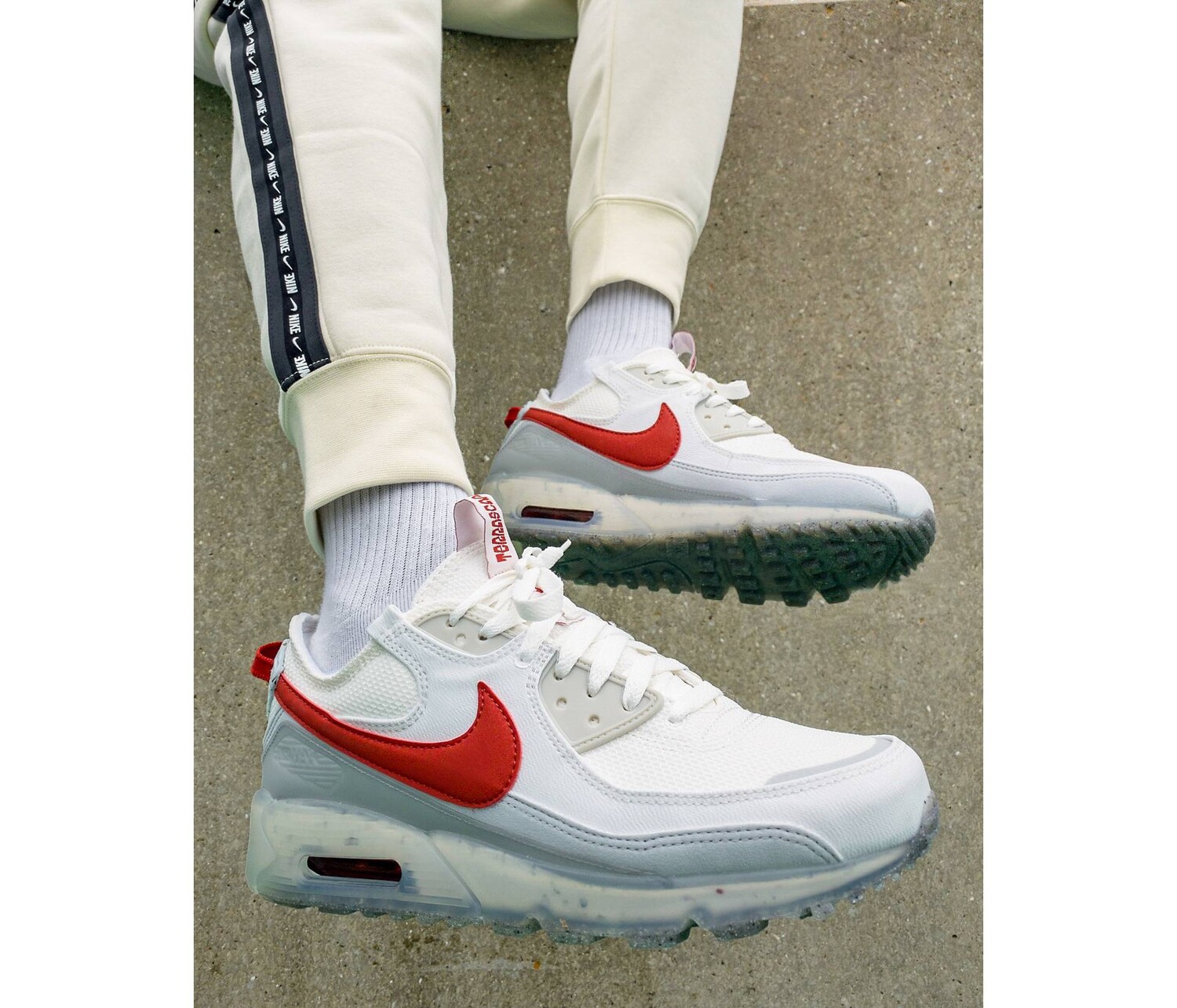 

Бело-красные кроссовки Nike Air Max 90 Terrascape Next