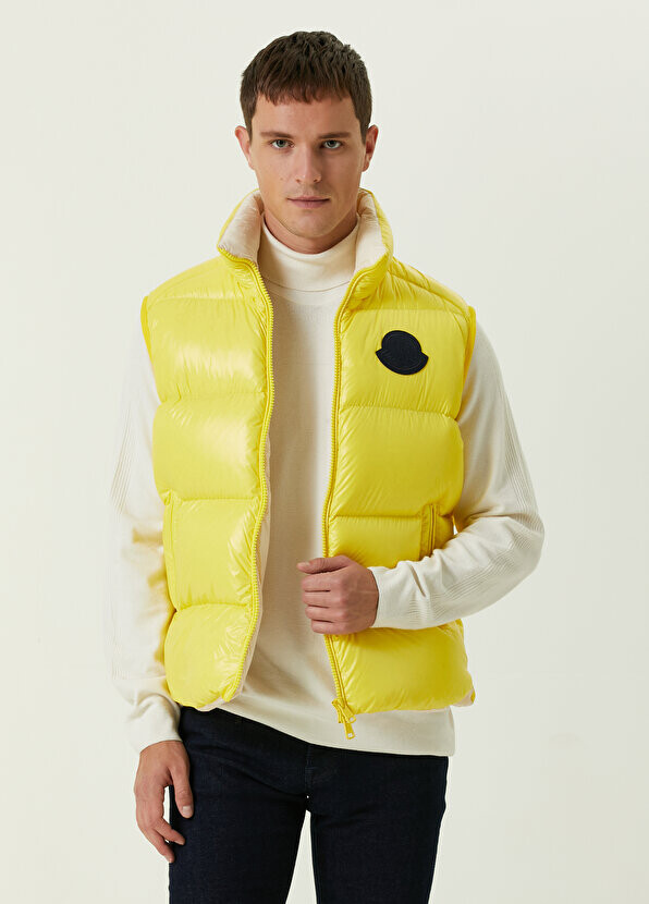 

Желтый пуховый жилет Moncler