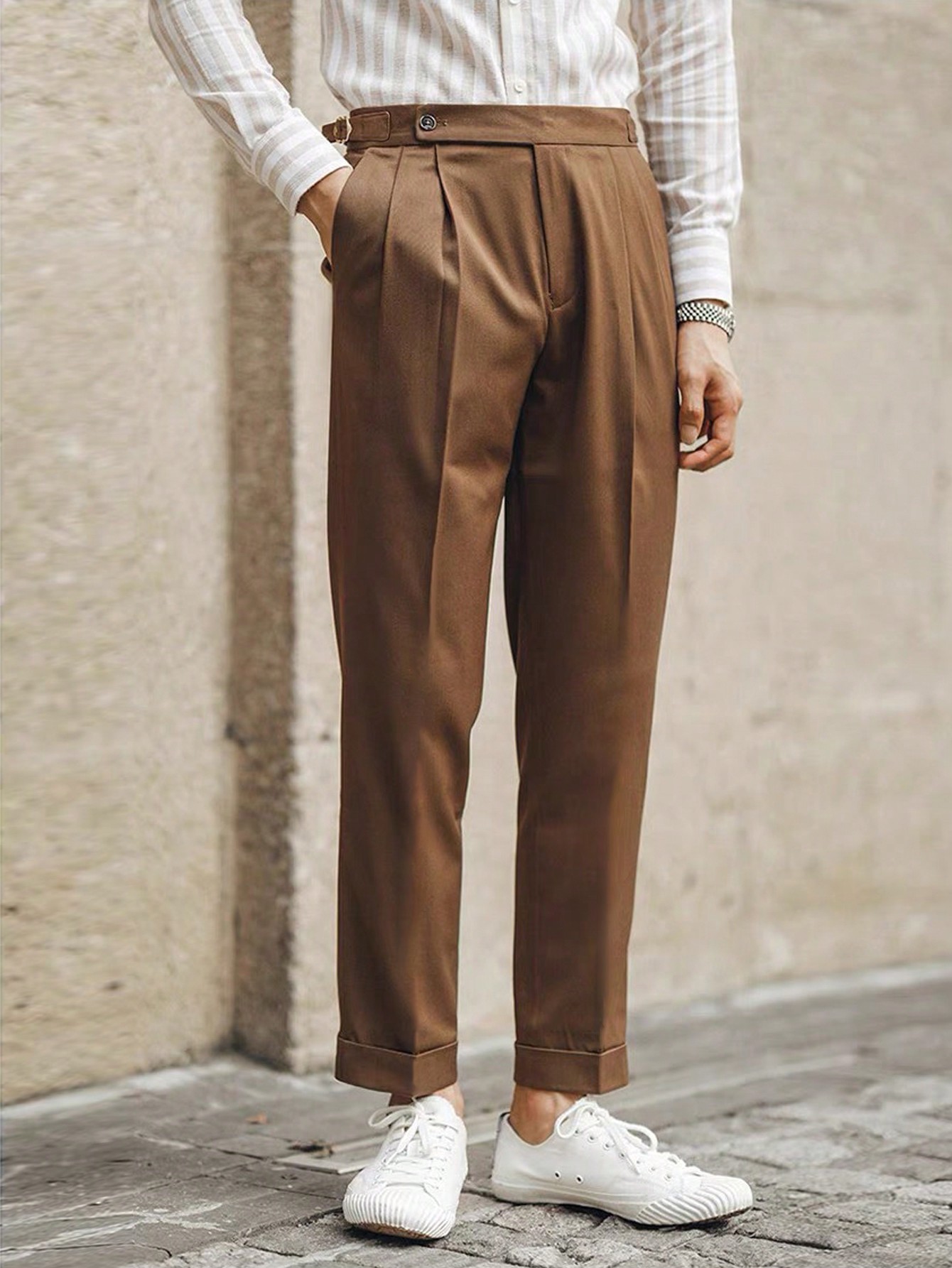 цена Мужские классические брюки со складками Manfinity Mode, кофейный коричневый