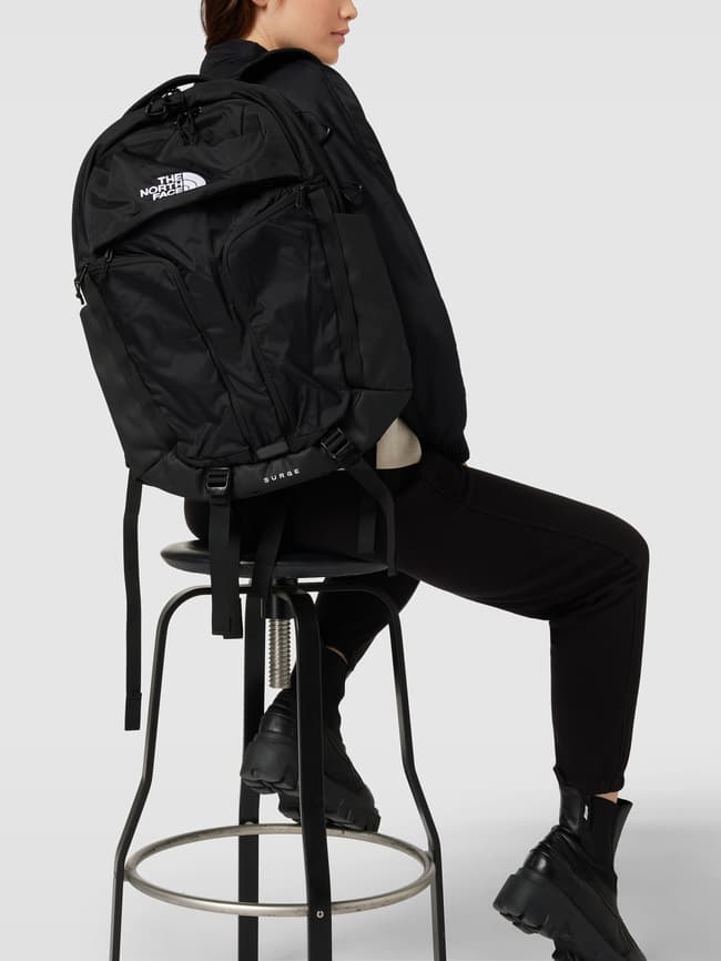 Рюкзак с пришивной этикеткой модель SURGE The North Face, черный