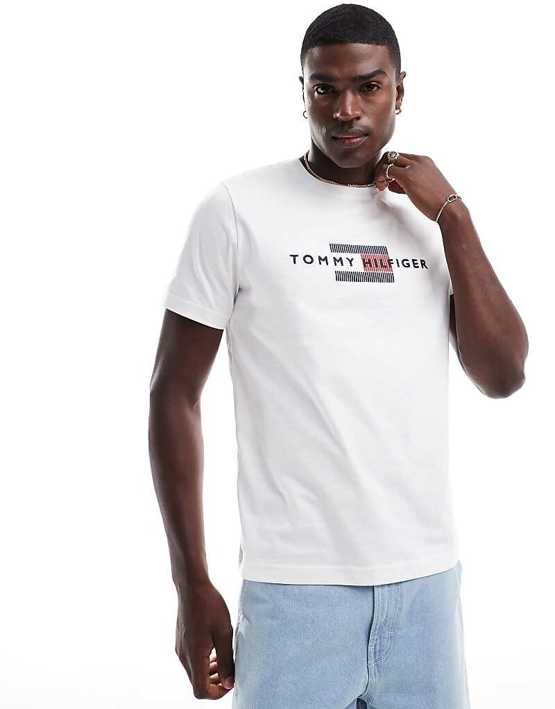 

Tommy Hilfiger – белая футболка с вышитым флагом