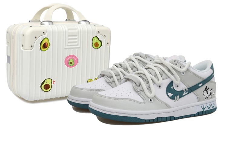 

Женские кроссовки для скейтбординга Nike Dunk