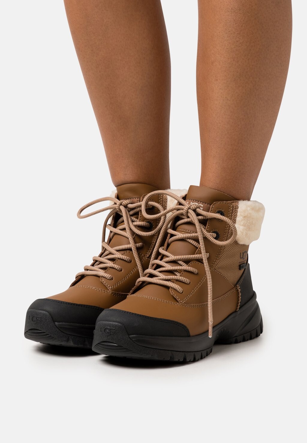 

Зимние сапоги UGG, коричневый