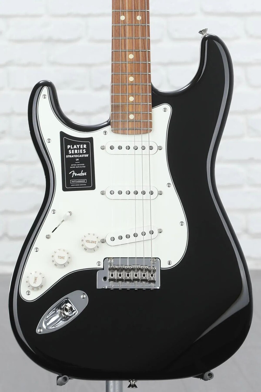 

Fender Player Stratocaster Левша — черный с накладкой на гриф Pau Ferro