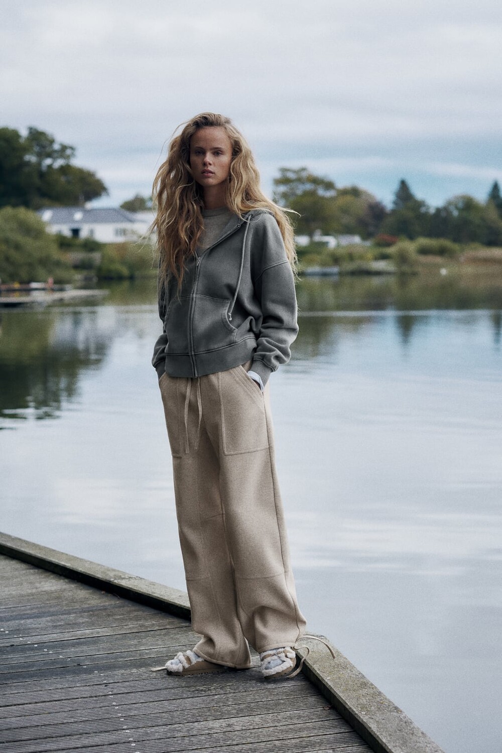 

Брюки с парашютом из фетра ZARA, норковый