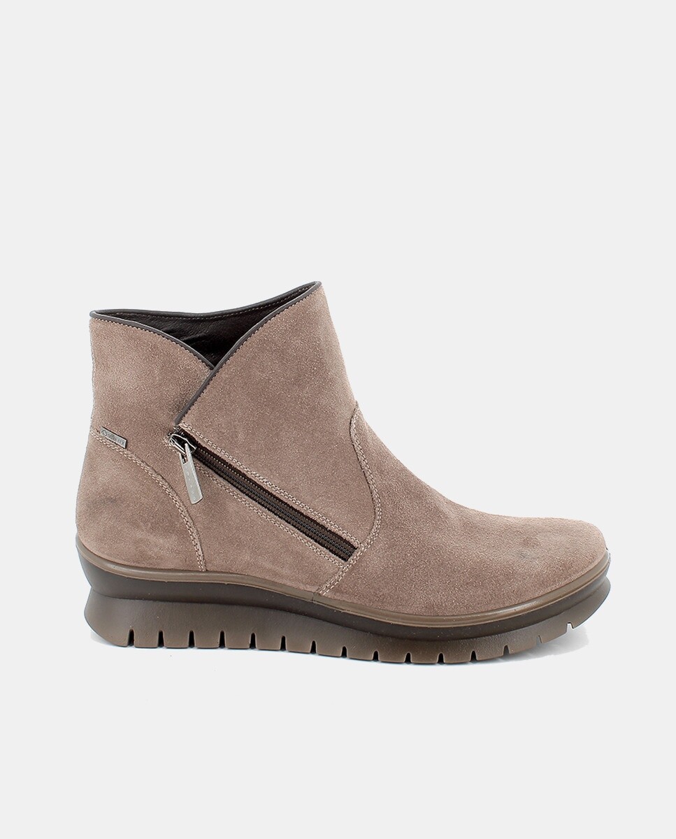 

Женские замшевые ботильоны с подкладкой Goretex и рифленой подошвой Igi&Co