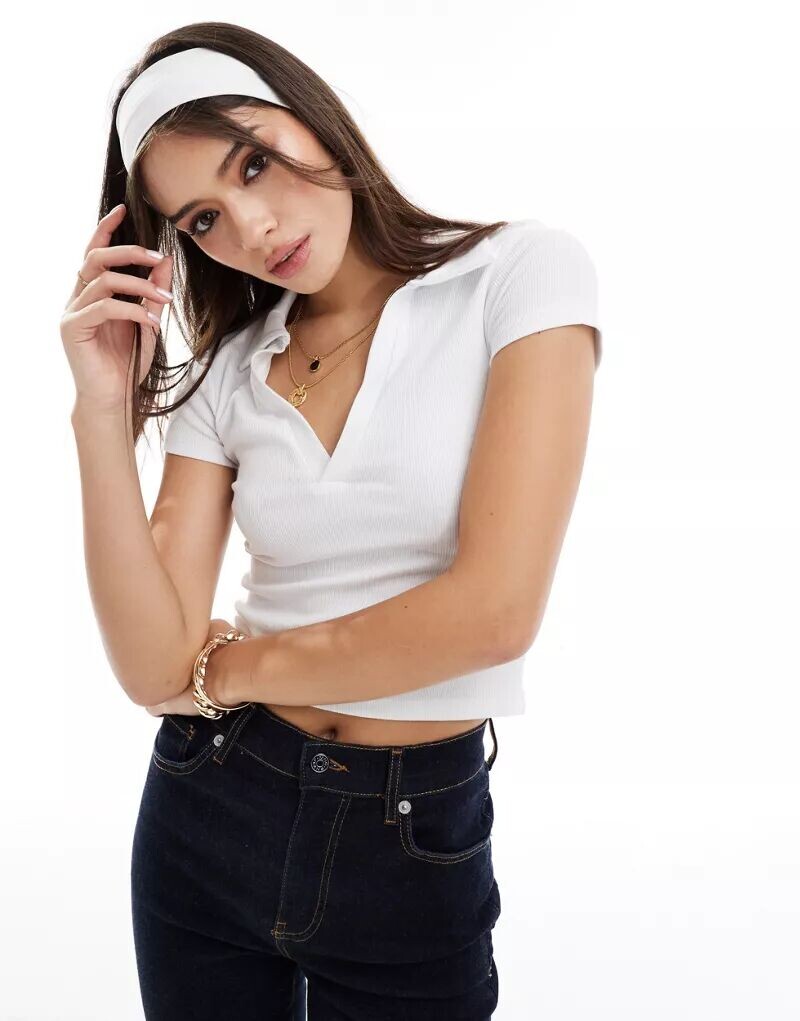 

Белая футболка с воротником-поло Pull&Bear