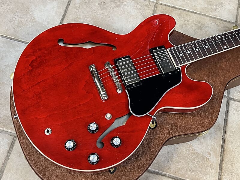 

Электрогитара 2023 Gibson ES-335 Electric Guitar Sixties Cherry w Case