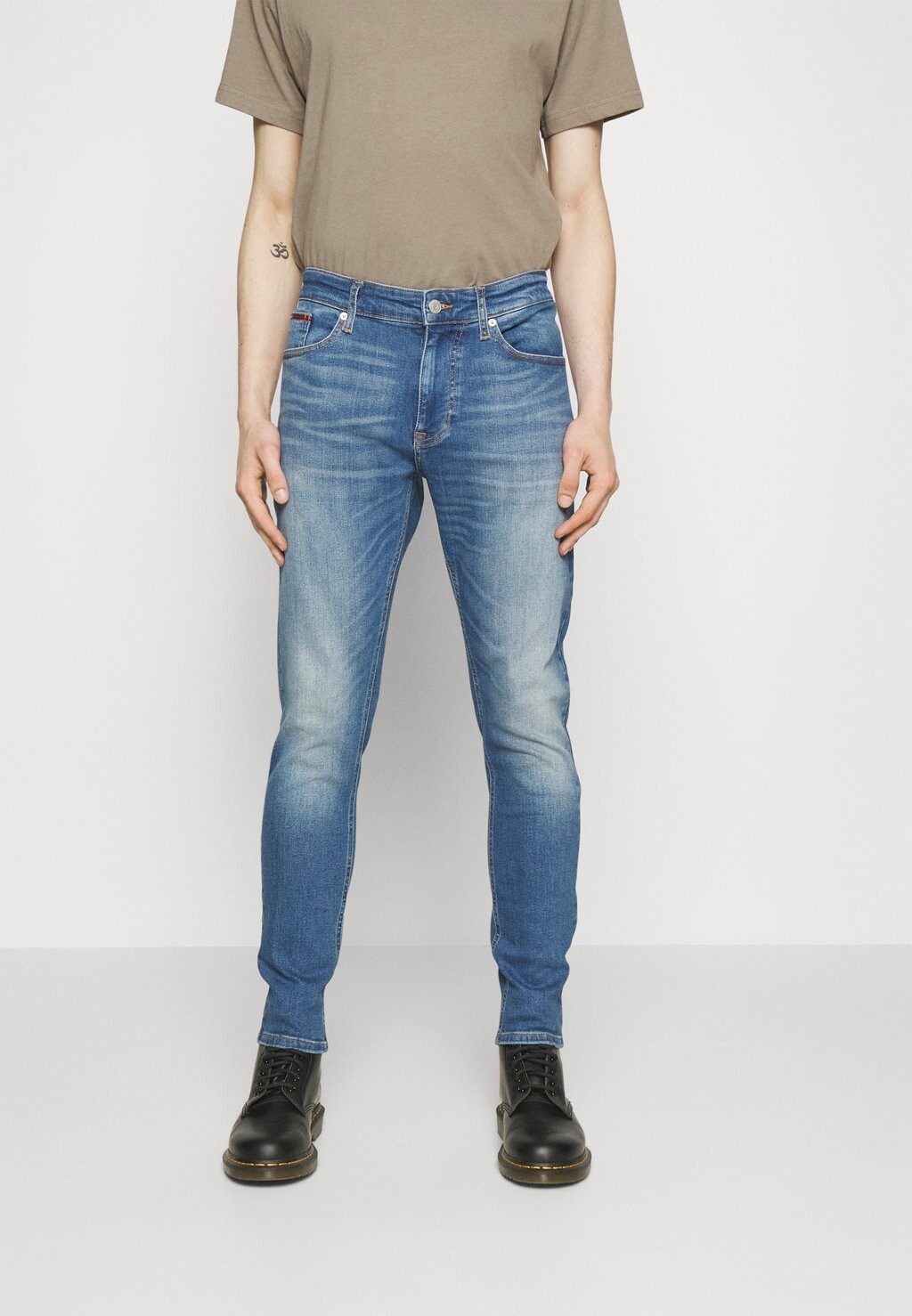 

Зауженные джинсы Tommy Jeans
