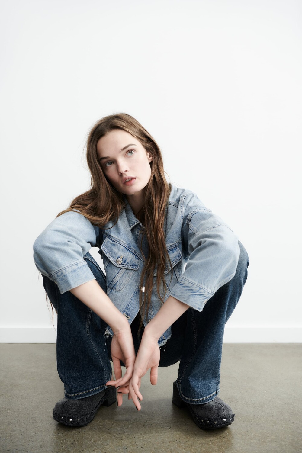 

Джинсовые клоги Zara, серый