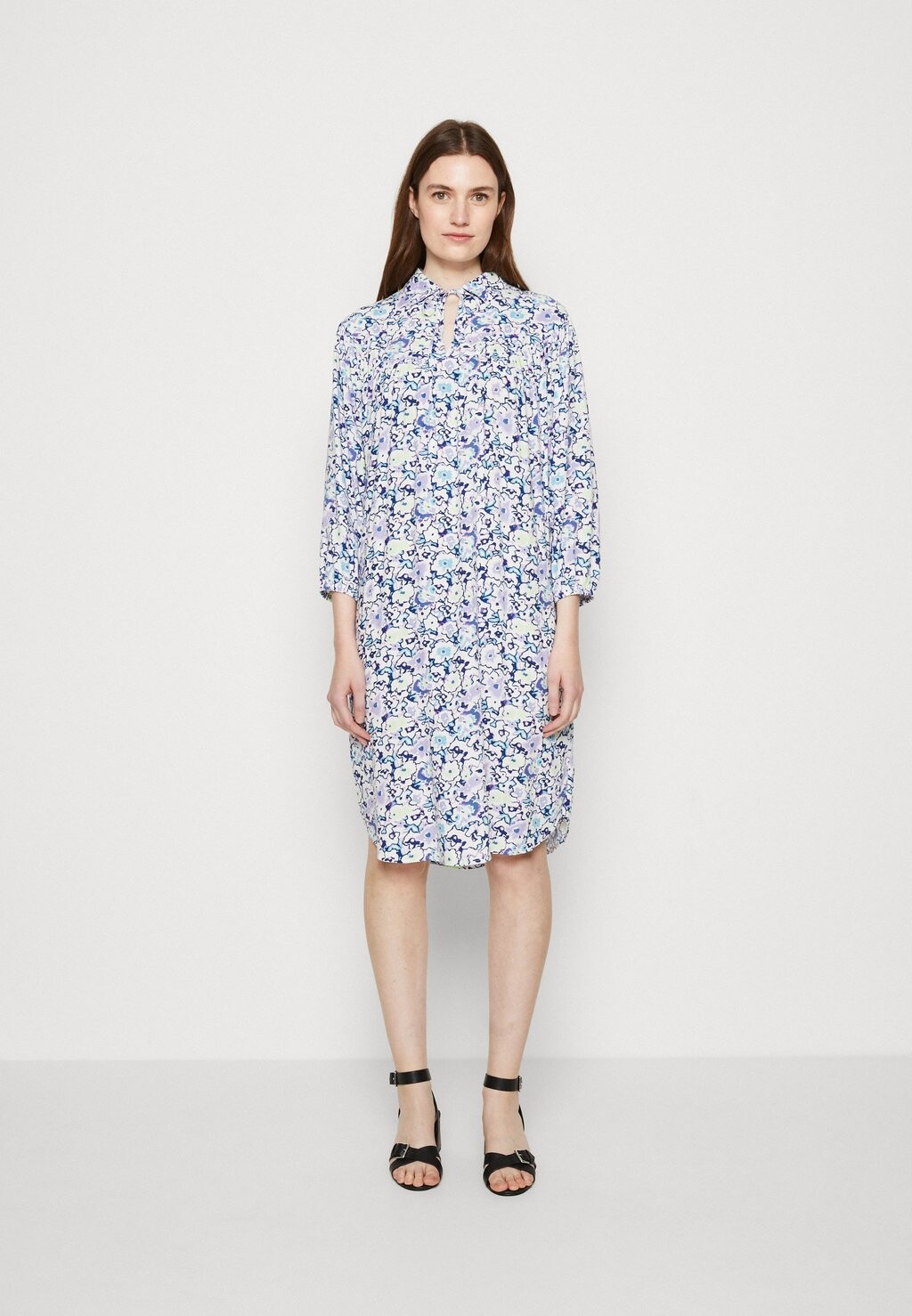 

Повседневное платье Esprit, белый