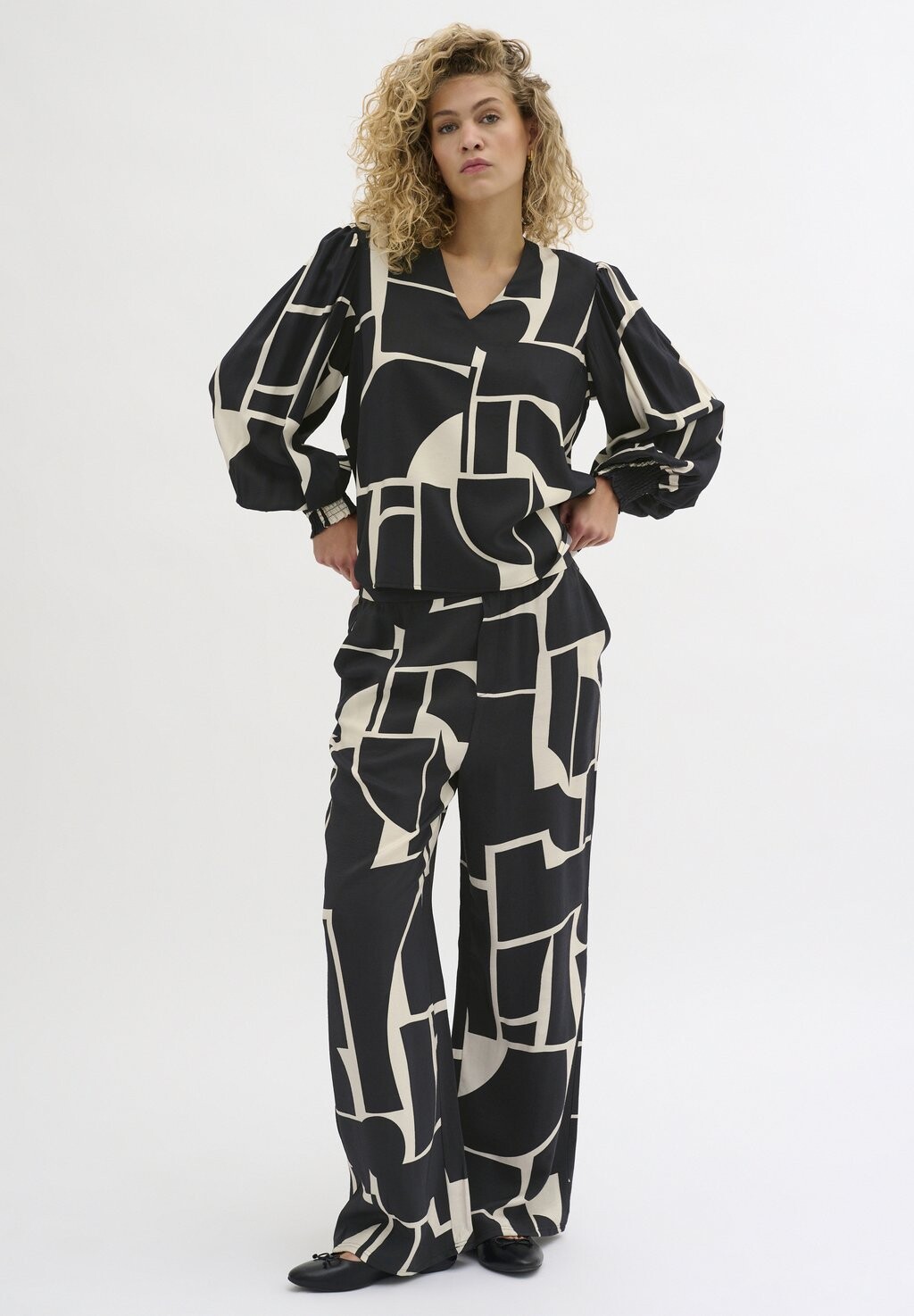 

Блузка KELLY My Essential Wardrobe, цвет black