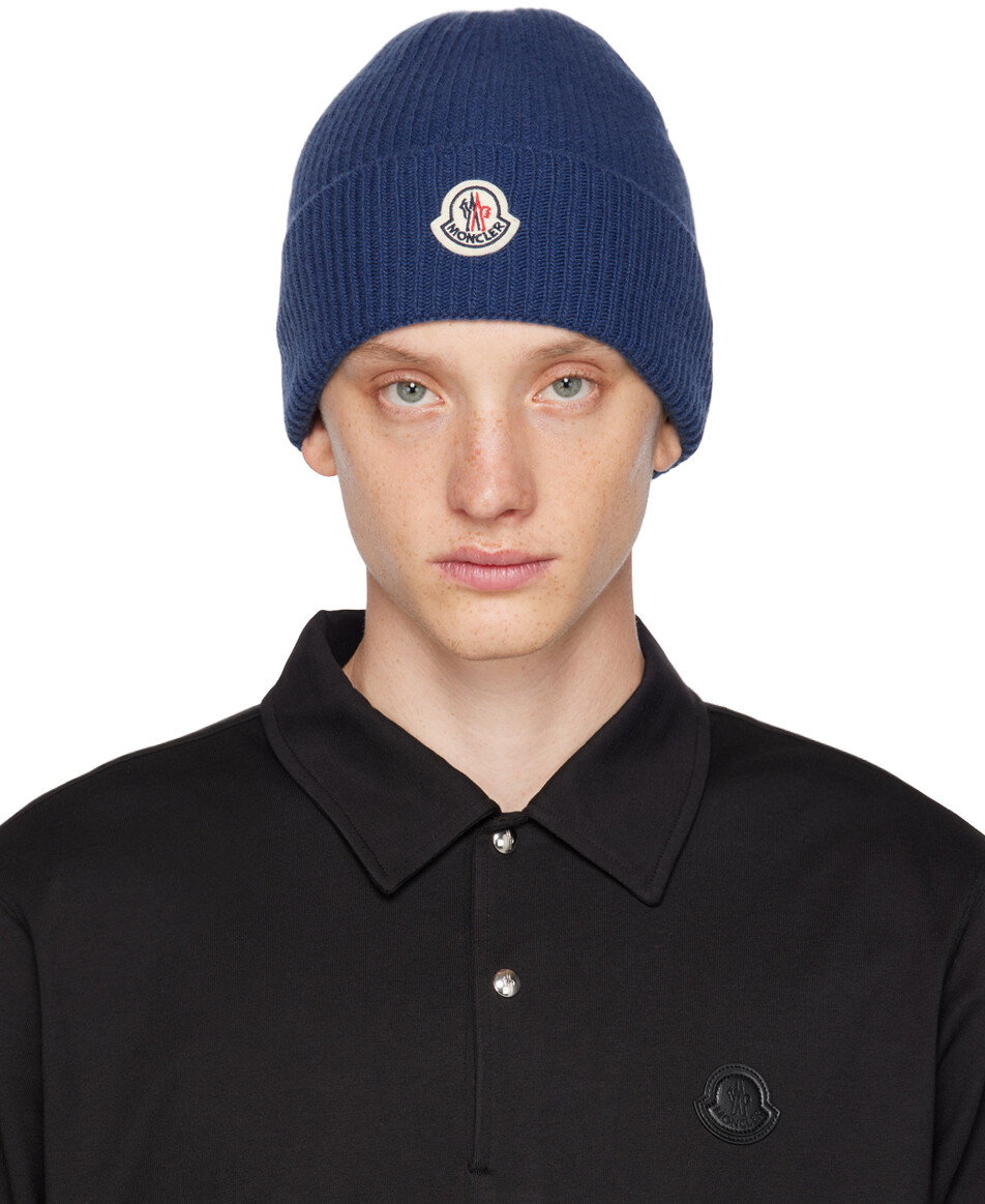 

Синяя шапка с закругленными полями Moncler