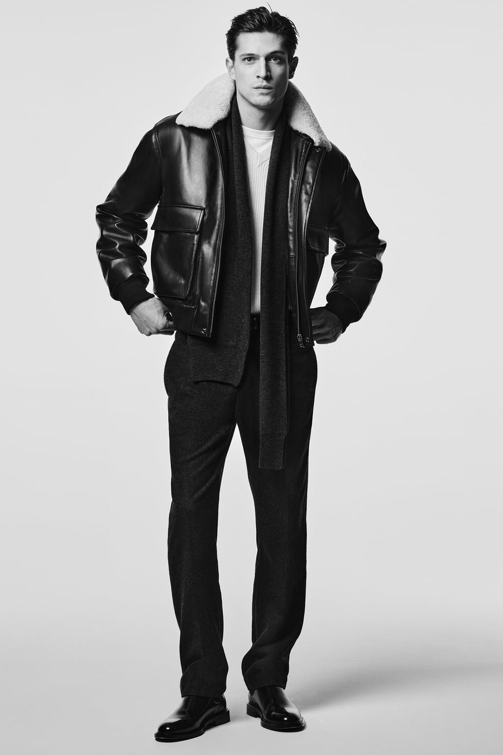 

Кожаная куртка с контрастным воротником ZARA, черный