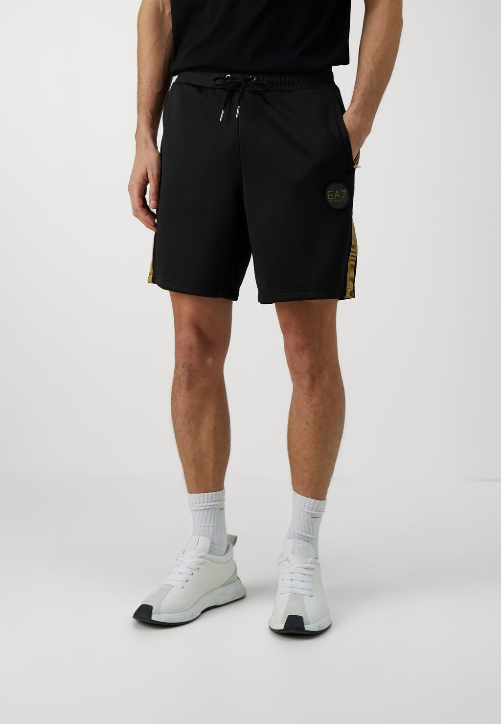 

Шорты EA7 Emporio Armani, черный