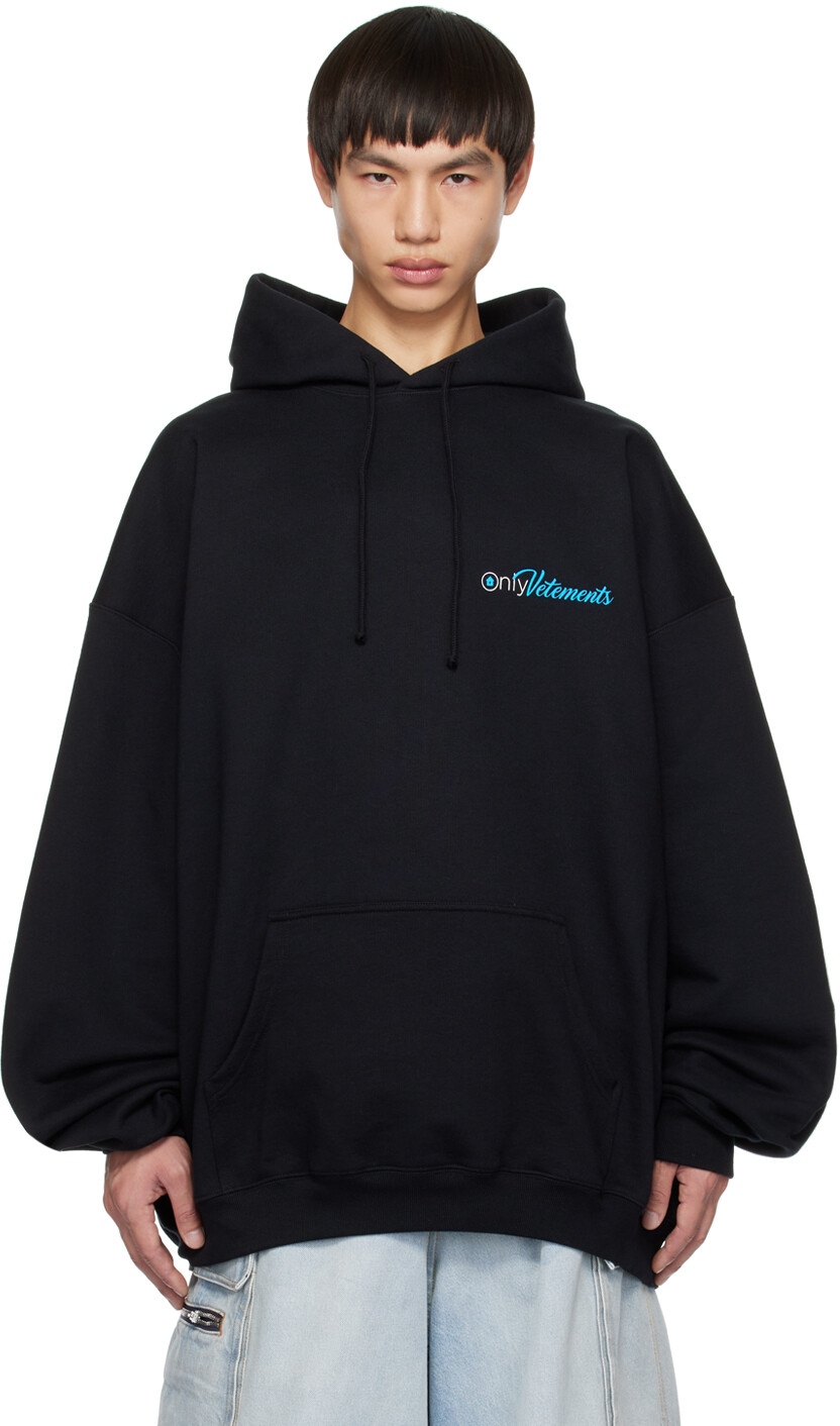 

Черный худи с принтом VETEMENTS