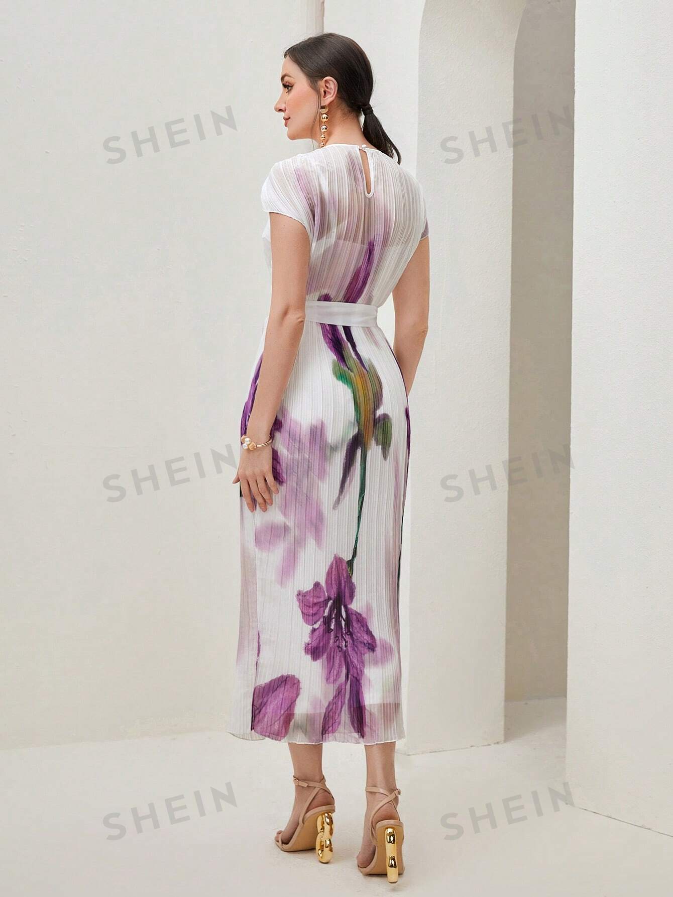 цена SHEIN Modely женское облегающее платье миди с круглым вырезом и короткими рукавами с принтом тай-дай, многоцветный