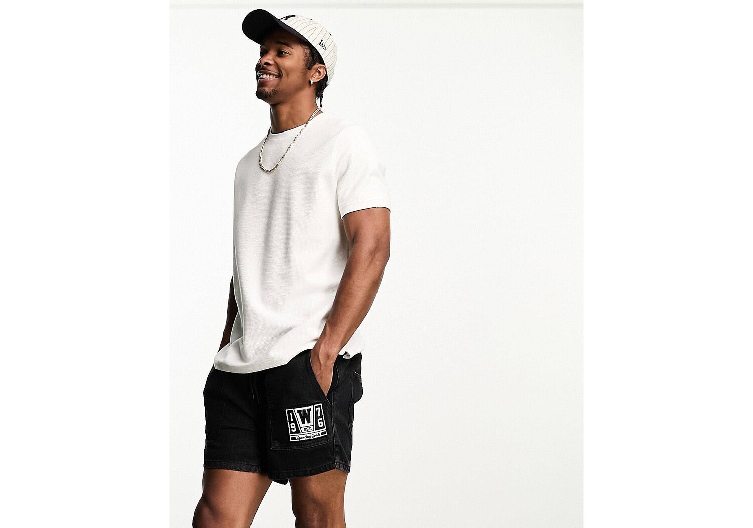 

Белая футболка с вафельным рисунком Bershka