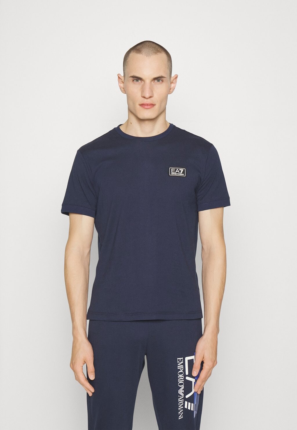 

Футболка с принтом EA7 Emporio Armani, темно-синяя