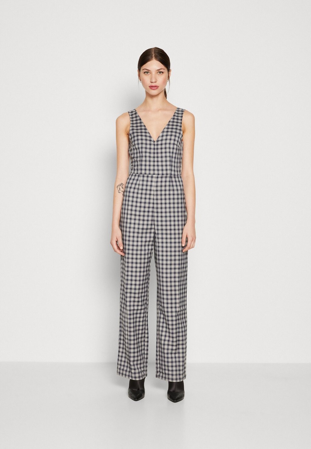 

Комбинезон Monki, цвет grey medium dusty unique