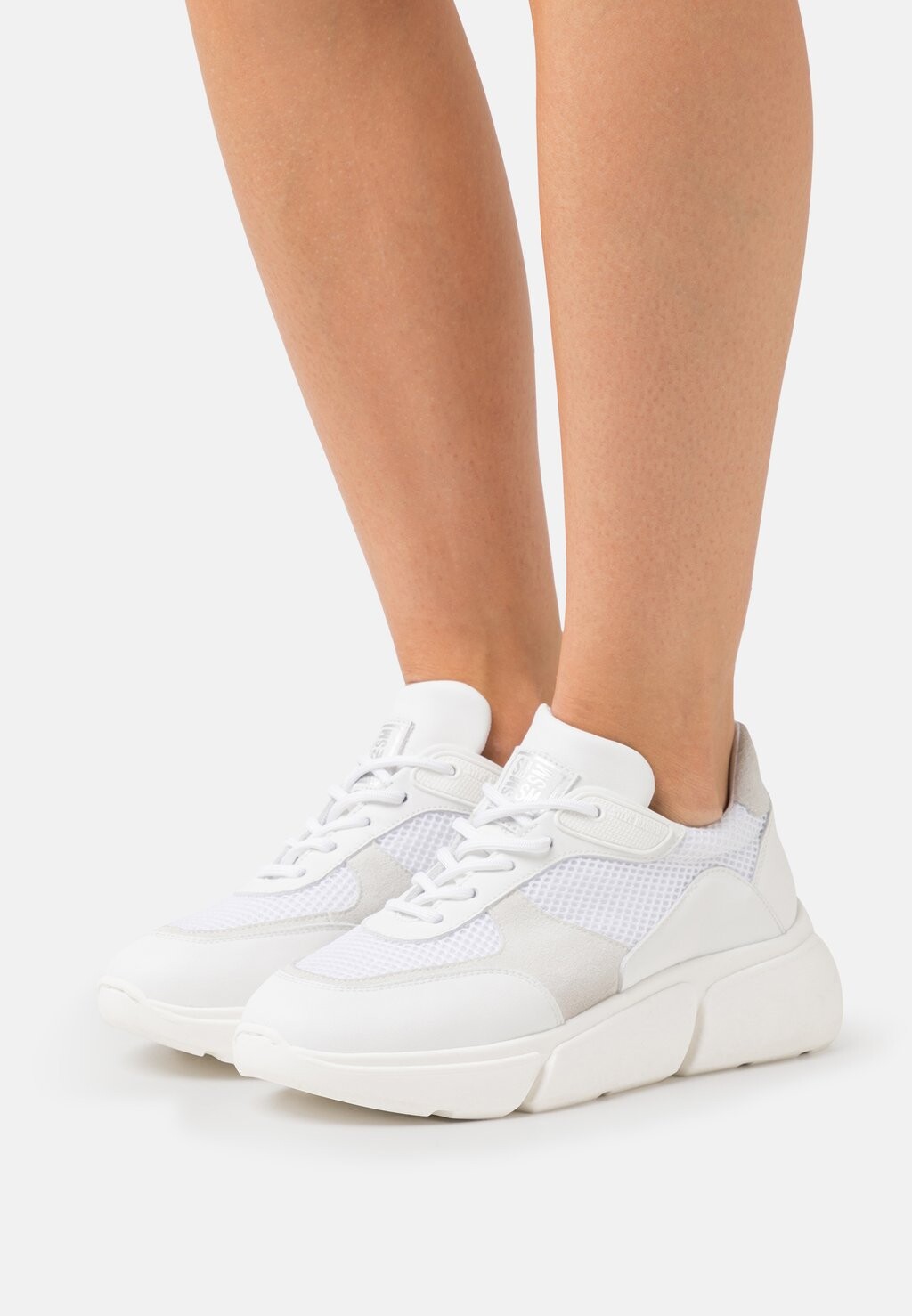 

Кроссовки Steve Madden, белый