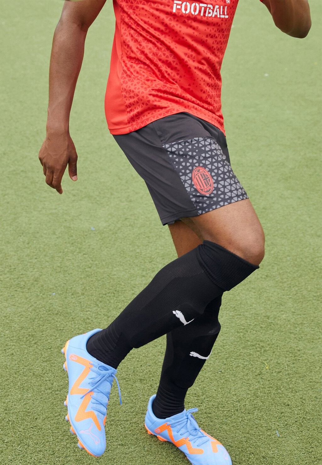

Team ТРЕНИРОВОЧНЫЕ ШОРТЫ AC MILAN Puma, черный/плоский средне-серый