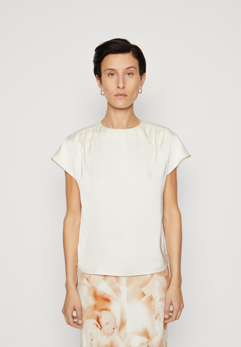 

Базовая рубашка Calvin Klein SHINE GATHERED BLOUSE, цвет vanilla ice