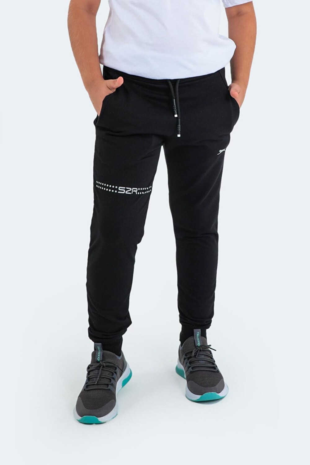 

Детские спортивные штаны унисекс DESTA черные SLAZENGER