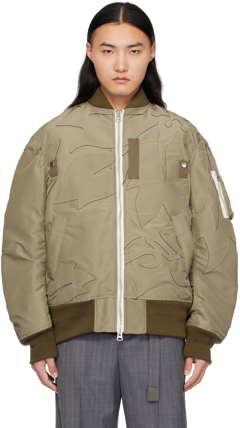 

Бомбер цвета хаки с нашивками Sacai