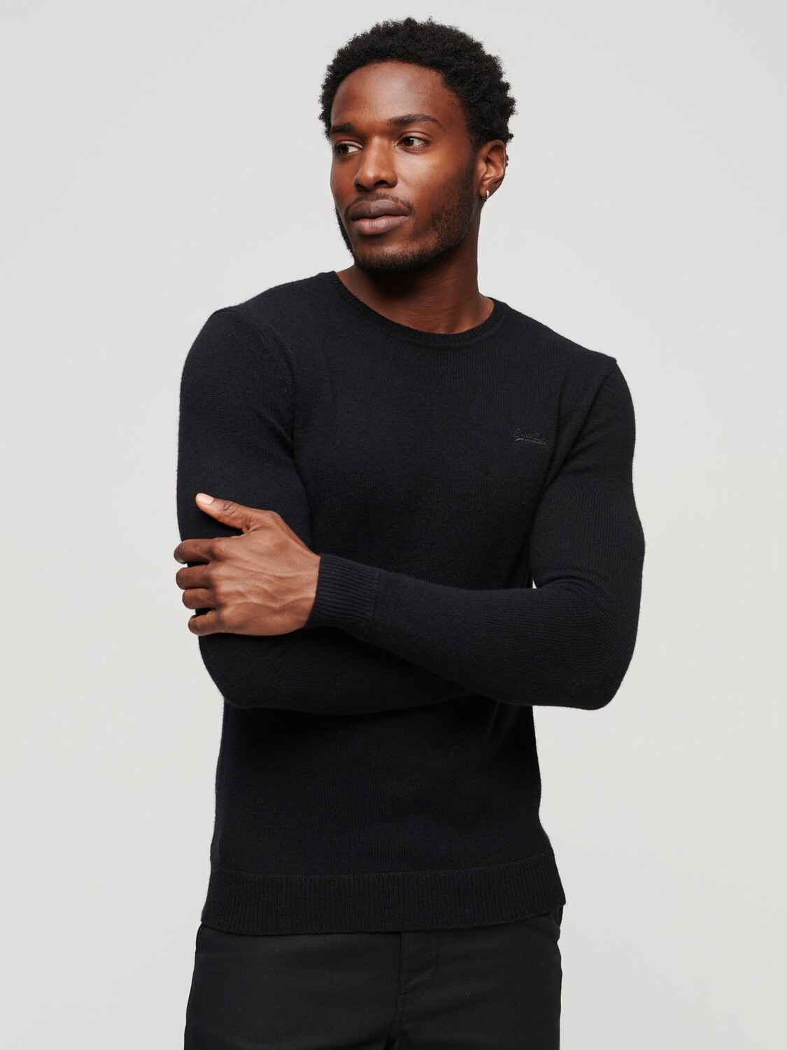 

Джемпер Essential из смесовой шерсти с круглым вырезом Superdry, черный