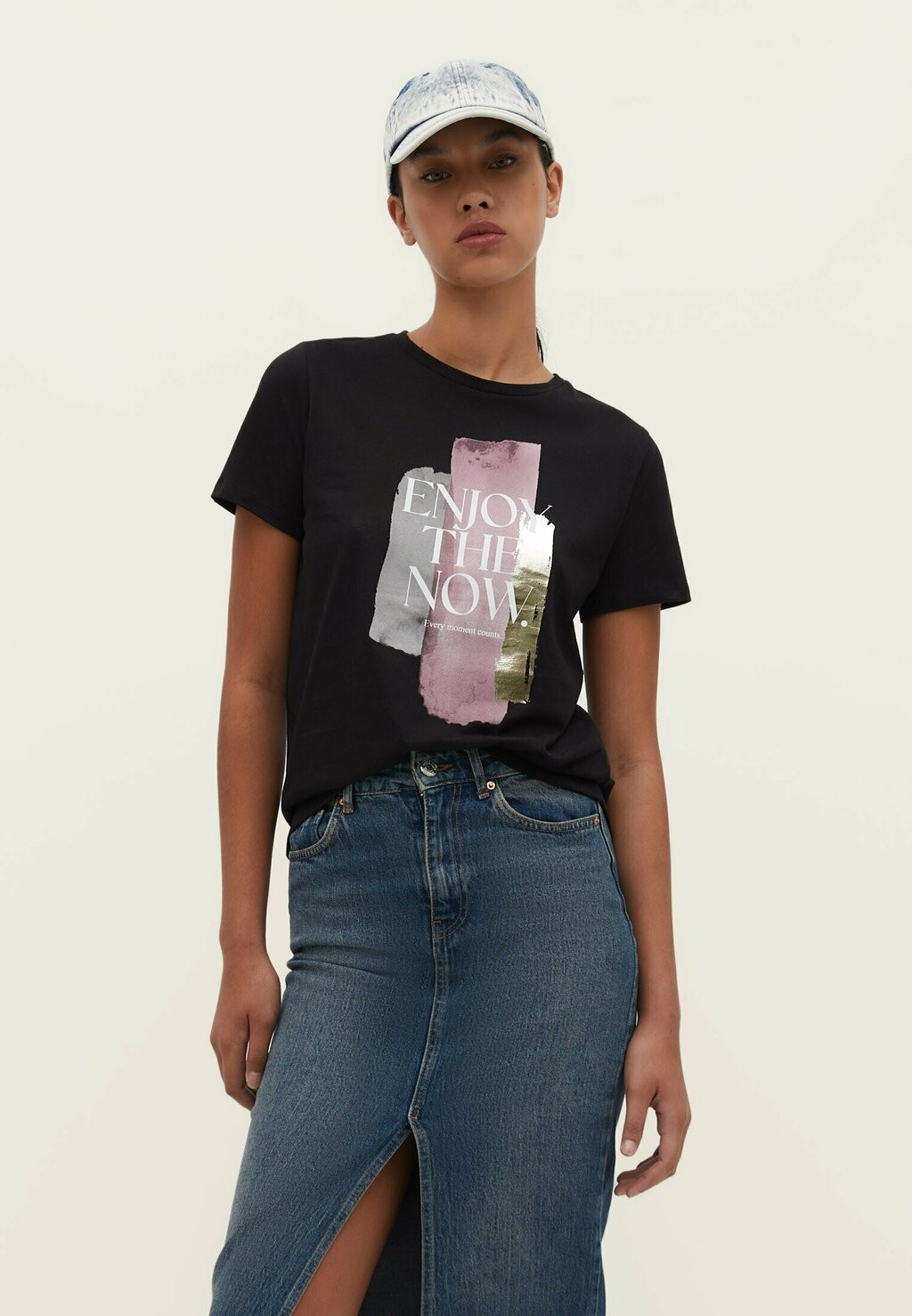 

Футболка с принтом Stradivarius, черный