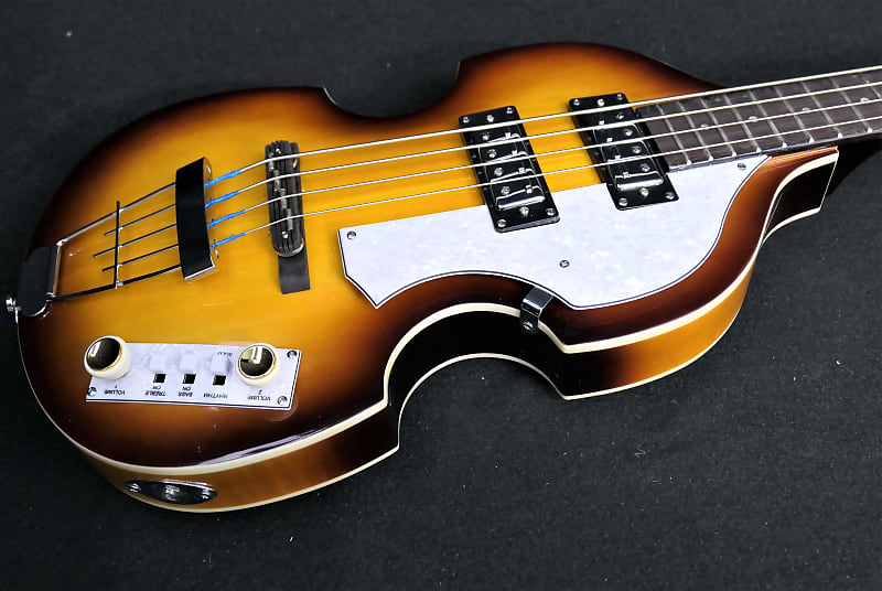 Басс гитара Hofner CAVERN Reissue Beatle Bass HI-CA-PE-SB with Tea Cup Knobs and Upgraded with Flat Wound Strings, White Switches & Rugby Ball Tuner Buttons.