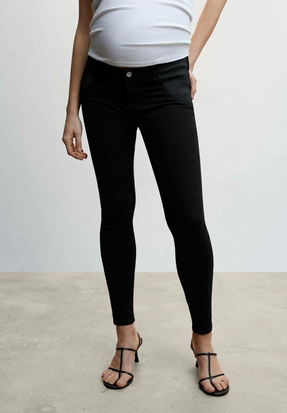 

Джинсы Skinny Fit Mango