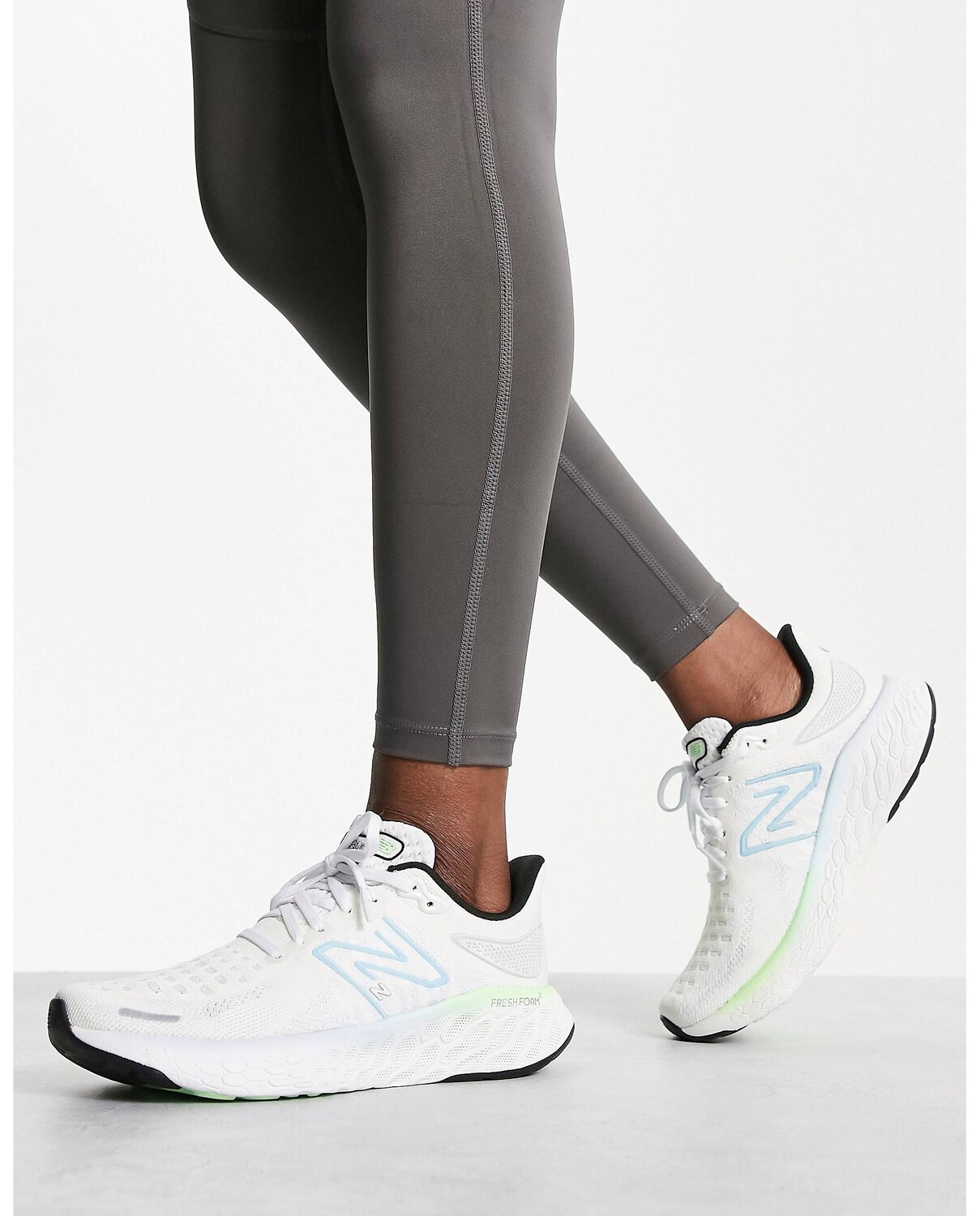 

Белые кроссовки New Balance Running 1880