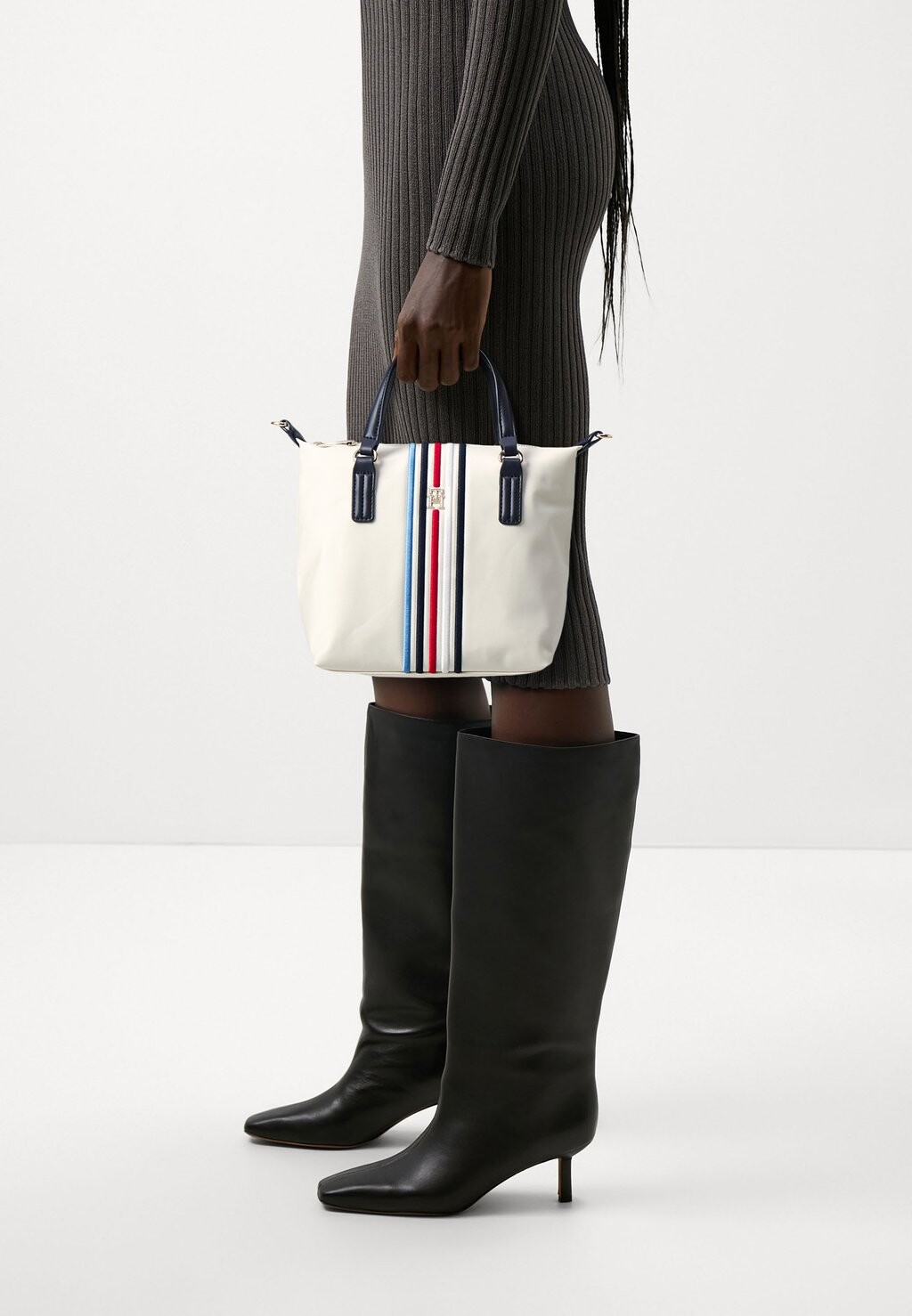 

Сумка POPPY SMALL TOTE CORP Tommy Hilfiger, цвет calico
