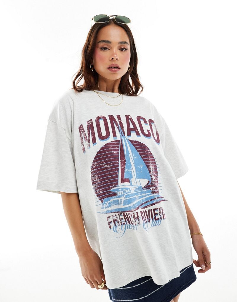 

Белая меланжевая футболка бойфренда ASOS DESIGN с графикой Монако и яхты
