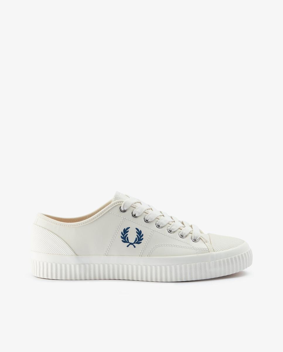 

Кожаные кроссовки унисекс со шнурками цвета экрю и логотипом сбоку Fred Perry