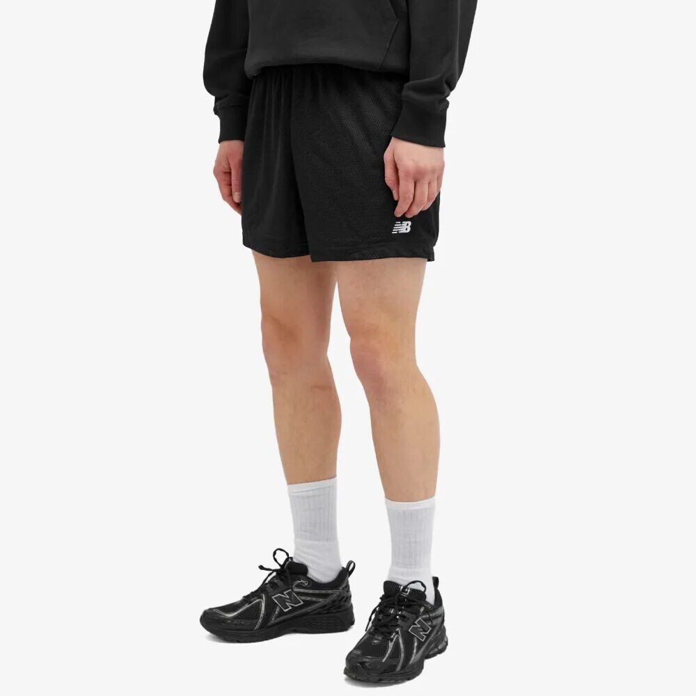 

New Balance Короткие сетчатые шорты, черный