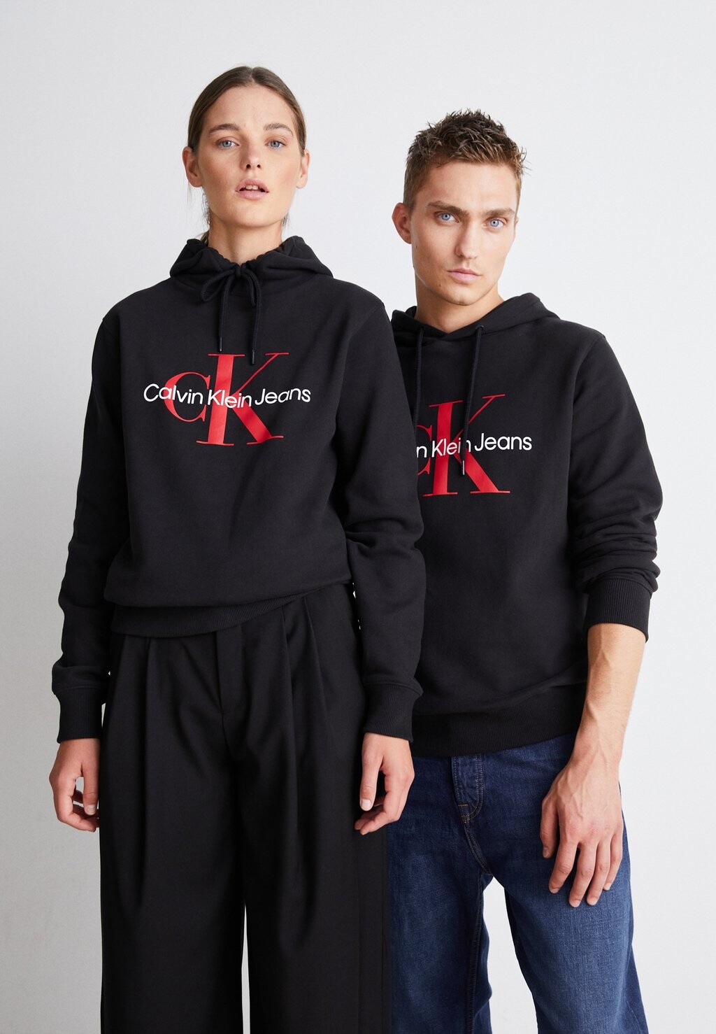

Толстовка Regular Hoodie Seasonal Monologo Unisex Calvin Klein Jeans, черный