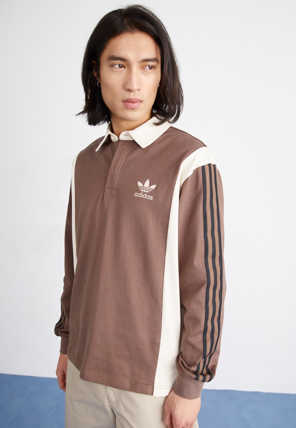 Бренд: adidas OriginalsЦвет: <b>earth</b> strata. 